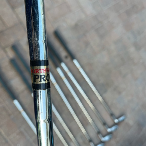 North Western Signature Edition Judy Rankin Iron Set In Right hand - Picture 3 of 10